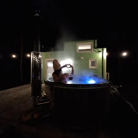 Tiny House In The Forest Semesterbostad *